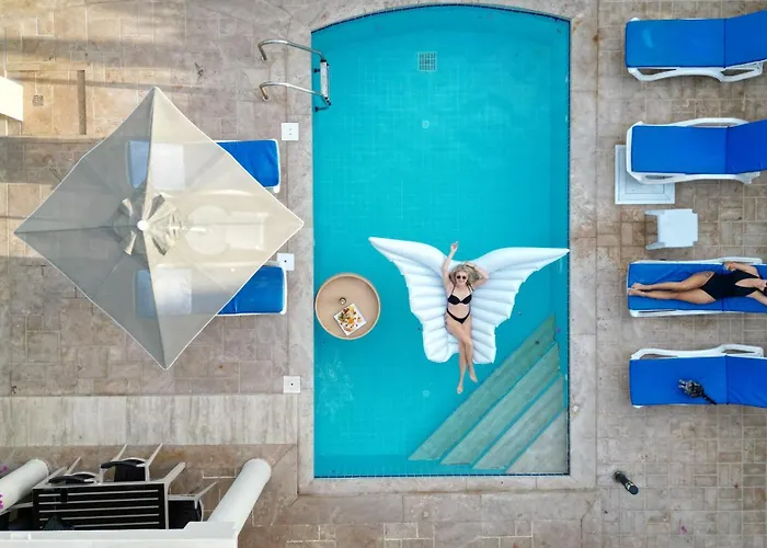 מלון דירות Sunset Club Aqua Lettings 3*