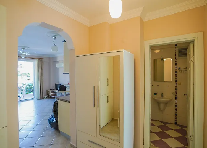 Sunset Club Aqua Lettings מלון דירות 3*