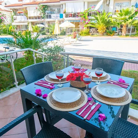 Sunset Club Aqua Lettings アパートホテル