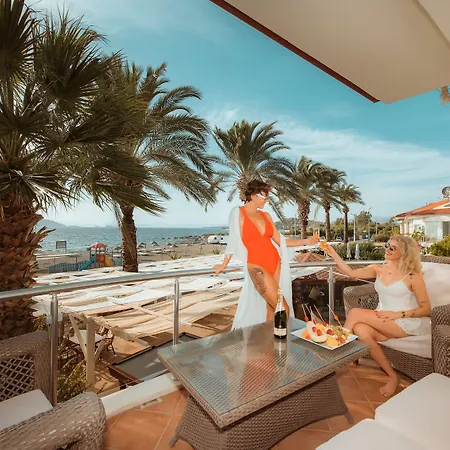 Sunset Club Aqua Lettings 3* フェティエ