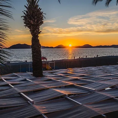 Sunset Club Aqua Lettings 3* 페티예