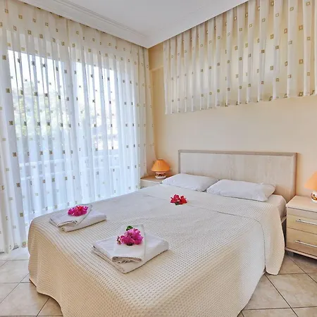 Sunset Club Aqua Lettings 아파트호텔 3*